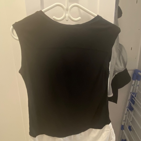 Black tank top - Picture 3 of 3